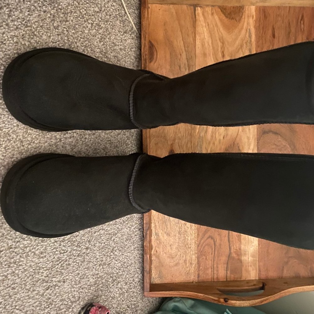 Black Uggs Never Worn Size 7